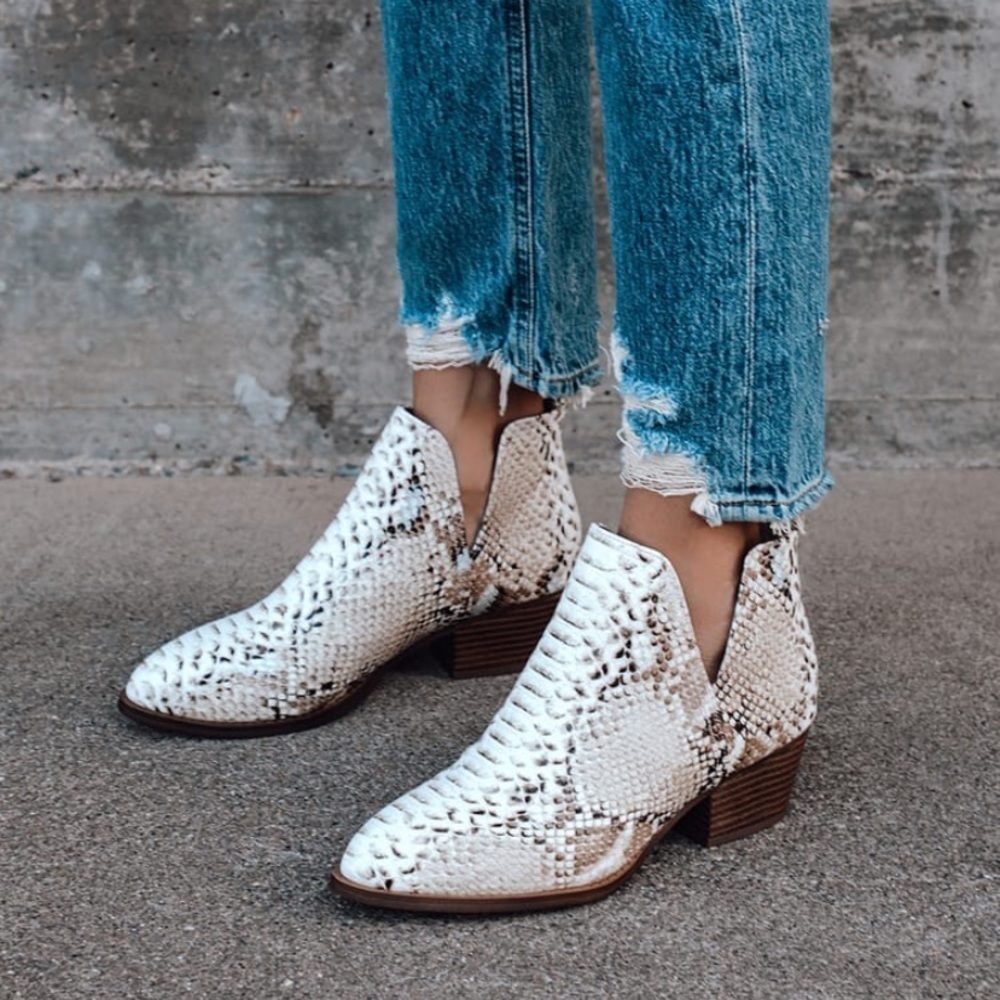 CL by Laundry Cherish Ankle  Bootie sz 7